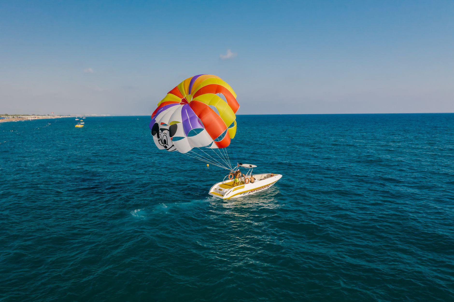 Chơi dù lượn (parasailing) Đà Nẵng thực chất là trò gì Chơi dù lượn (parasailing) Đà Nẵng thực chất là trò gì